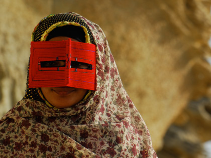 Red Burqa (Burqa a ye Qermez)